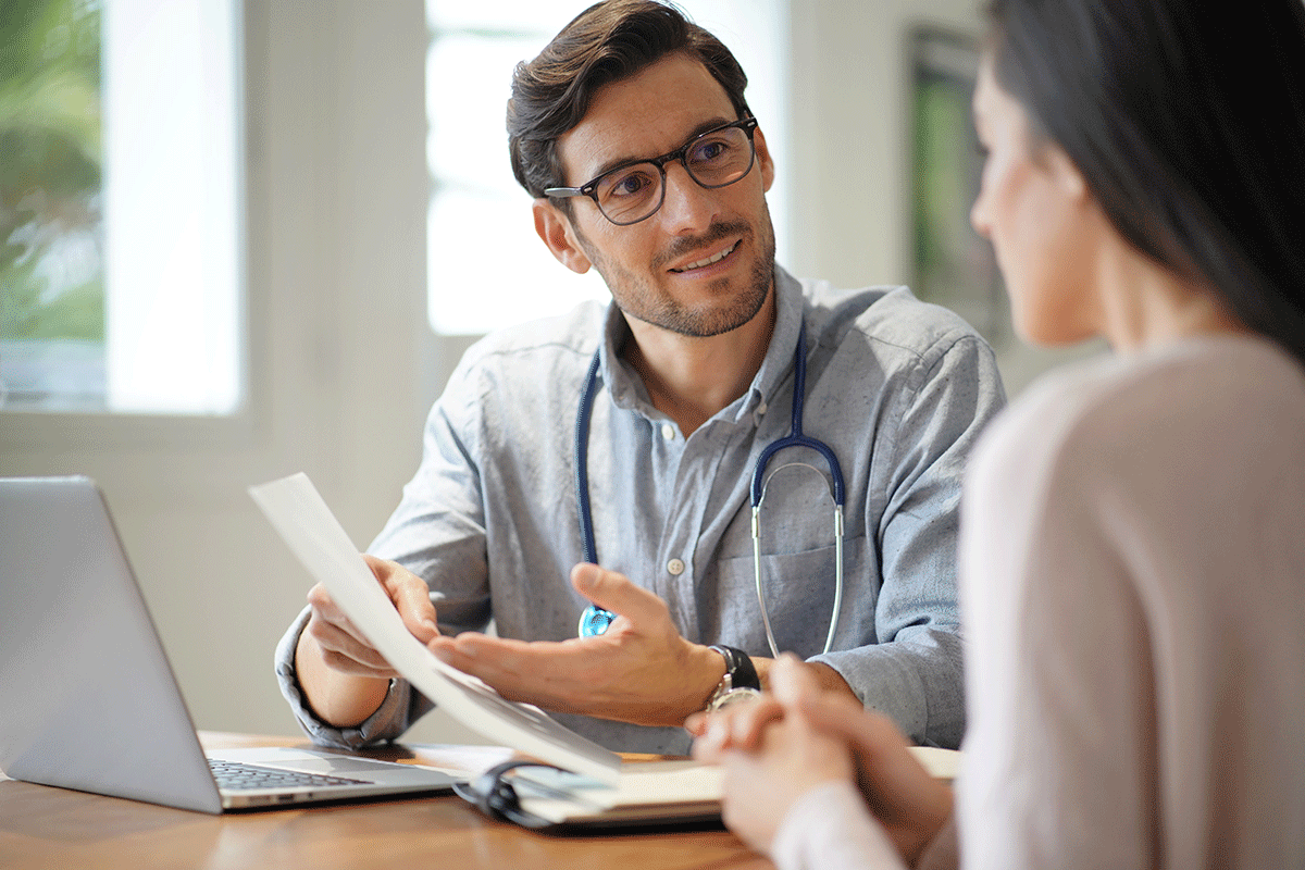 doctor talks with patient about medicaid suboxone clinic